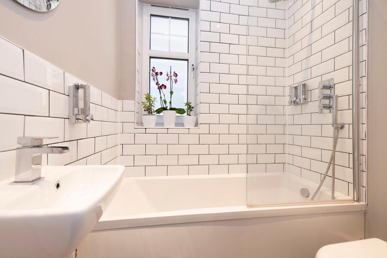 Stylish George Street Apartment Peebles Eksteriør bilde